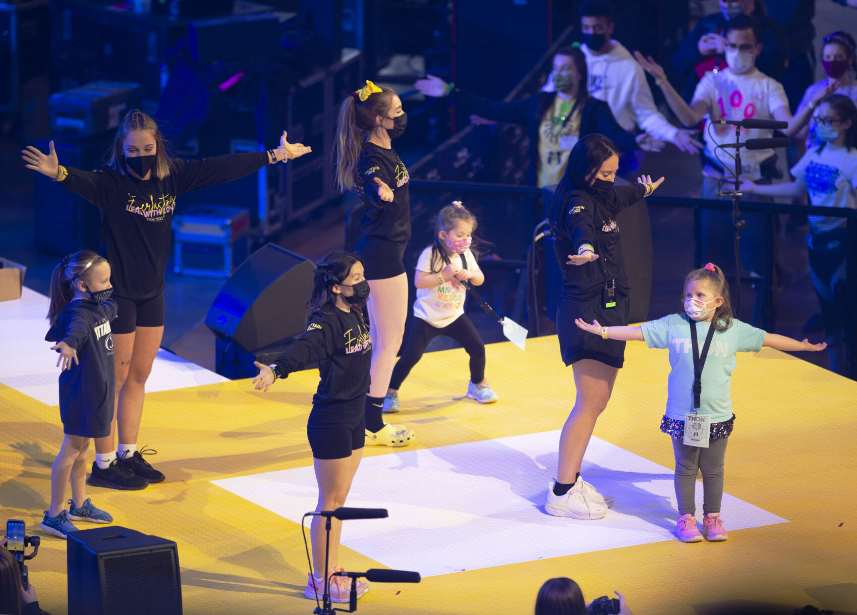 THON 2022, Line Dance with THON children